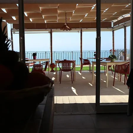 Vista Sul Mare ベッド・アンド・ブレックファスト ポルト・エンペードクレ