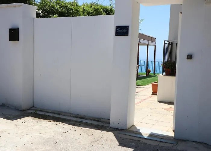 Vista Sul Mare Couette-café 4*